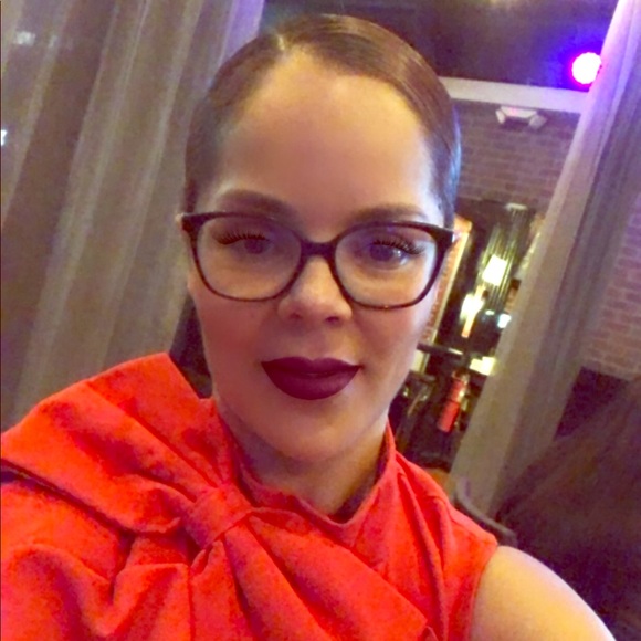 Meet your Posher, Liz - Picture 1 of 1